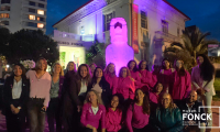 Moai se iluminó de rosa en conmemoración del Día Internacional de la Lucha contra el Cáncer de Mama